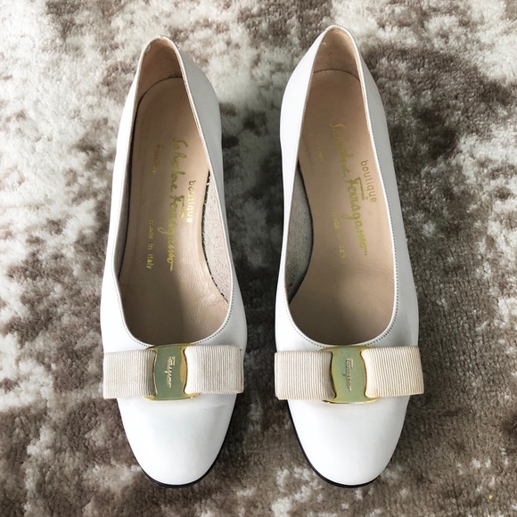 Salvatore Ferragamo Shoes - Salvatore Ferragamo vintage white leather bow pump